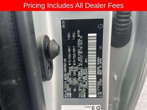 Used 2024 Toyota 4Runner SR5 AWD/4WD image 36