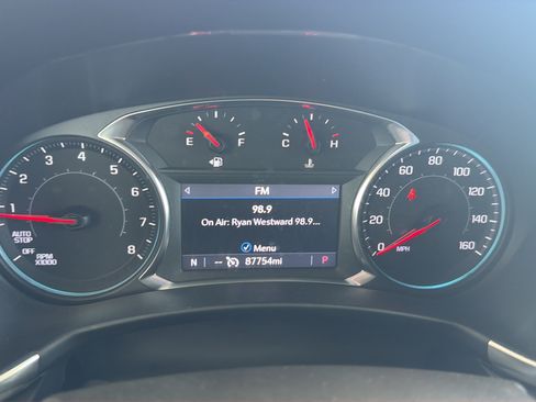 Used 2023 Chevrolet Equinox Premier AWD/4WD image 10