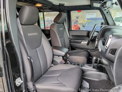 Used 2018 Jeep Wrangler Unlimited Sahara AWD/4WD image 28