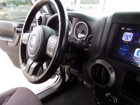Used 2013 Jeep Wrangler Unlimited Sport w/ Connectivity Group image 39