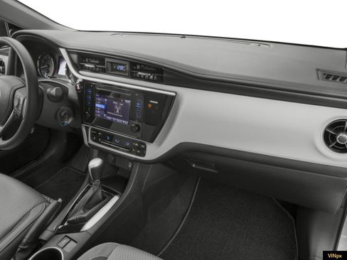 Used 2018 Toyota Corolla LE FWD image 5