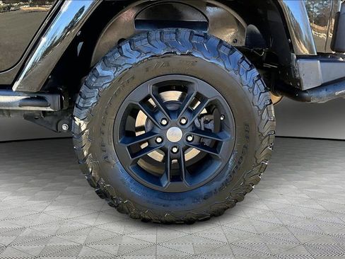 Used 2017 Jeep Wrangler Unlimited Sahara image 31