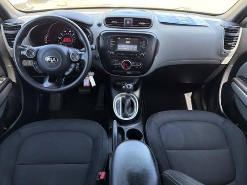 Used 2017 Kia Soul + image 20