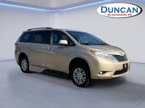 Used 2013 Toyota Sienna XLE w/ Premium Pkg image 1