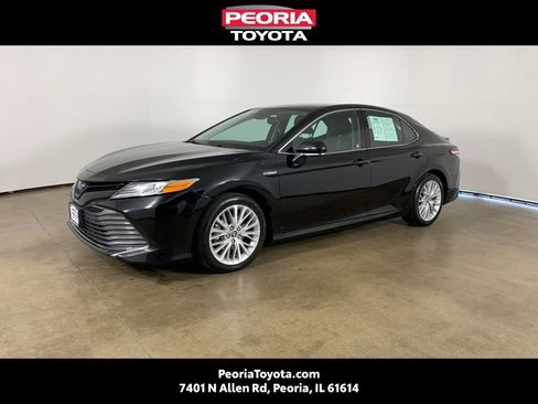 Used 2020 Toyota Camry XLE FWD image 1