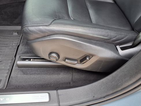 Used 2020 Volvo XC90 T5 Momentum w/ Protection Package Premier image 22