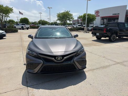 Used 2021 Toyota Camry SE w/ Convenience Package FWD image 2
