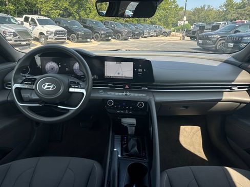 Used 2024 Hyundai Elantra SEL FWD image 21
