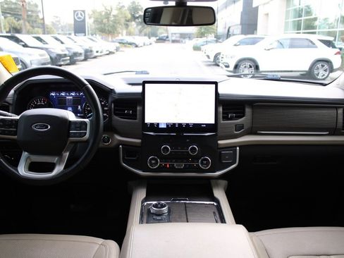 Used 2022 Ford Expedition Limited image 23