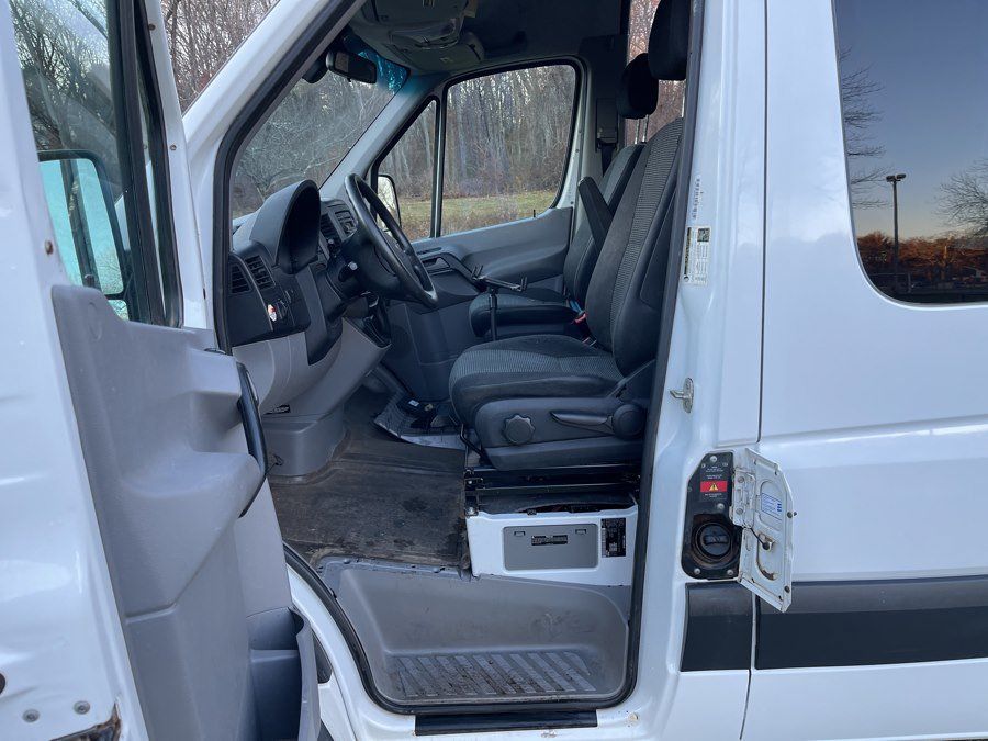 Used 2011 Freightliner Sprinter 2500 RWD image 22