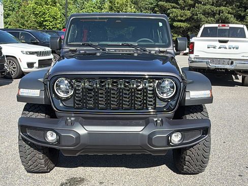 Used 2025 Jeep Wrangler Unlimited Sport AWD/4WD image 3