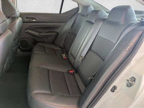 Used 2022 Nissan Altima 2.5 SR FWD image 17