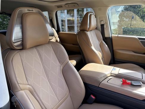 Certified 2025 INFINITI QX80 Sensory image 14