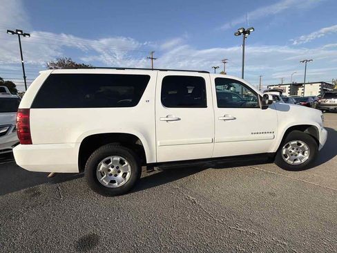 Used 2008 Chevrolet Suburban LT w/ LT Preferred Equipment Group RWD image 7