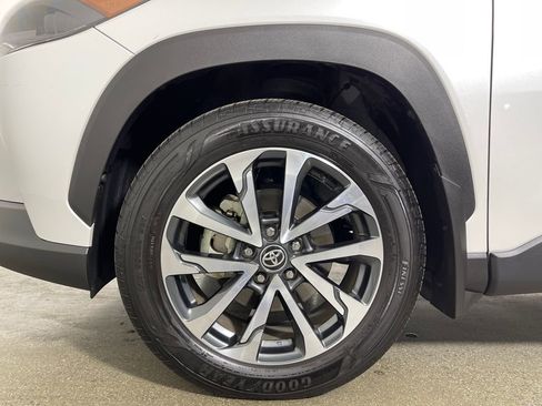 Used 2024 Toyota Corolla Cross XLE w/ Convenience Package image 11