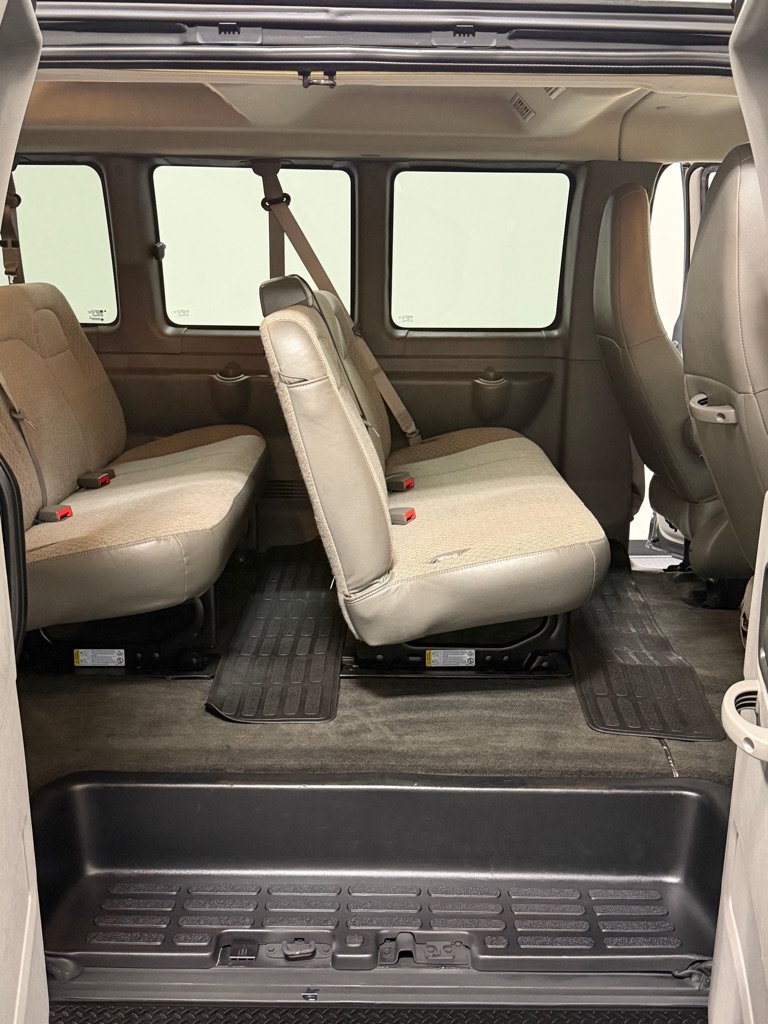 Used 2018 Chevrolet Express 3500 LT w/ LT Preferred Equipment Group RWD image 10