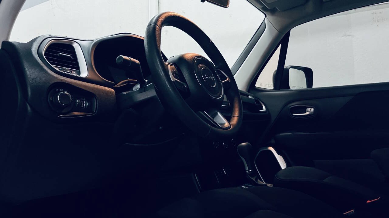 Used 2020 Jeep Renegade Sport w/ UConnect 7.0 Group FWD image 15