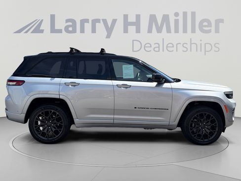 Used 2024 Jeep Grand Cherokee Summit AWD/4WD image 6