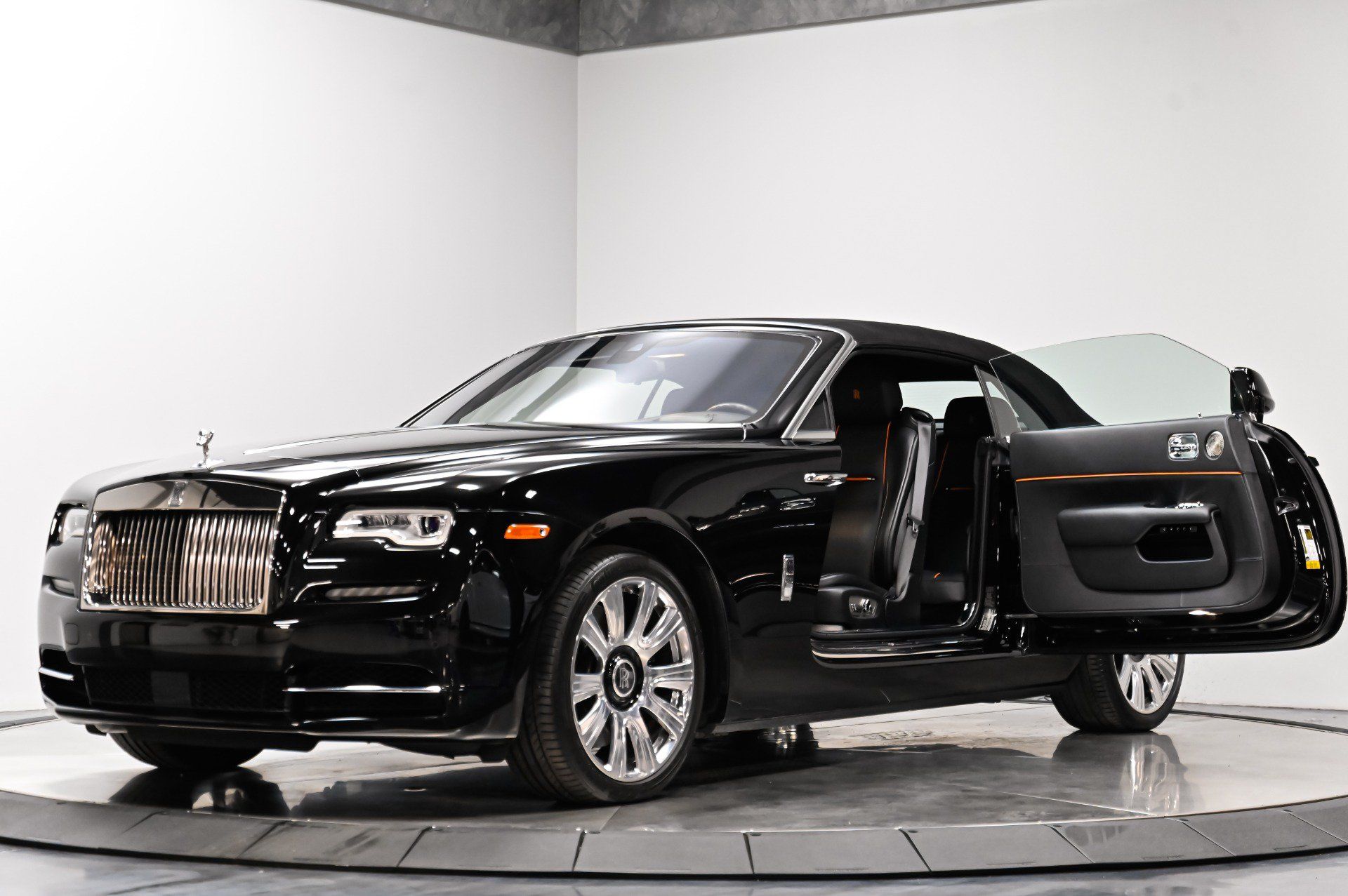 Used 2017 Rolls-Royce Dawn RWD image 46