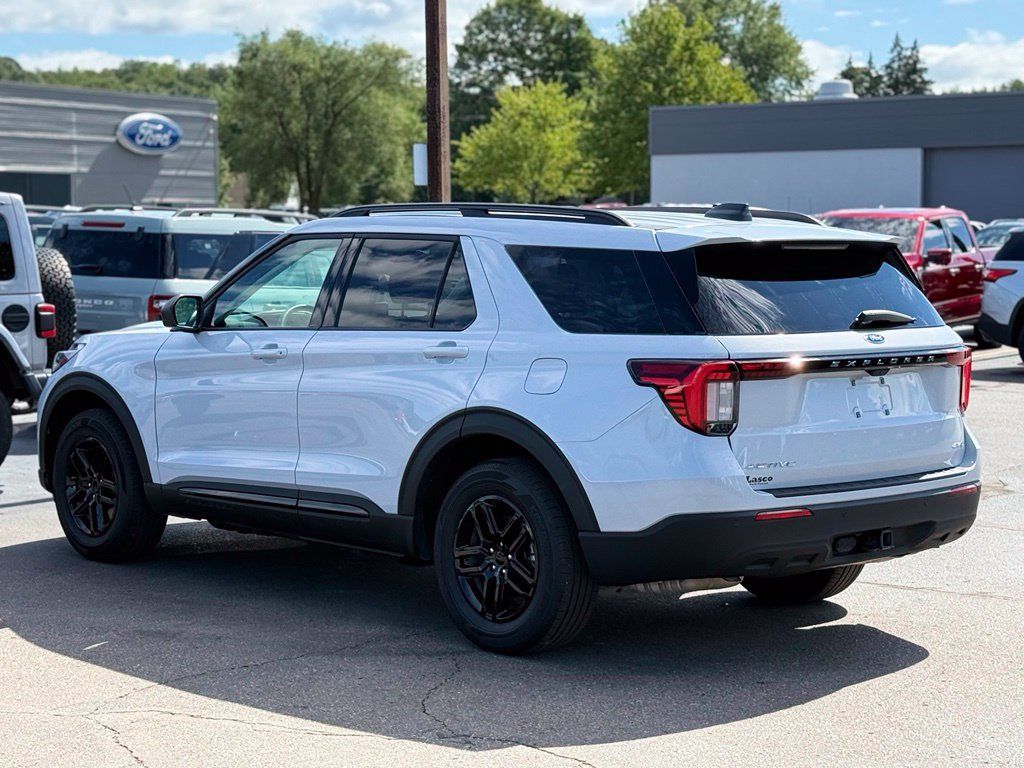 Used 2026 Ford Explorer Active AWD/4WD image 36
