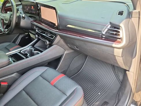 Used 2024 Chevrolet Traverse RS AWD/4WD image 29
