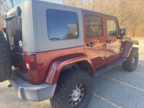 Used 2007 Jeep Wrangler Unlimited Sahara w/ Dual Top Group image 5