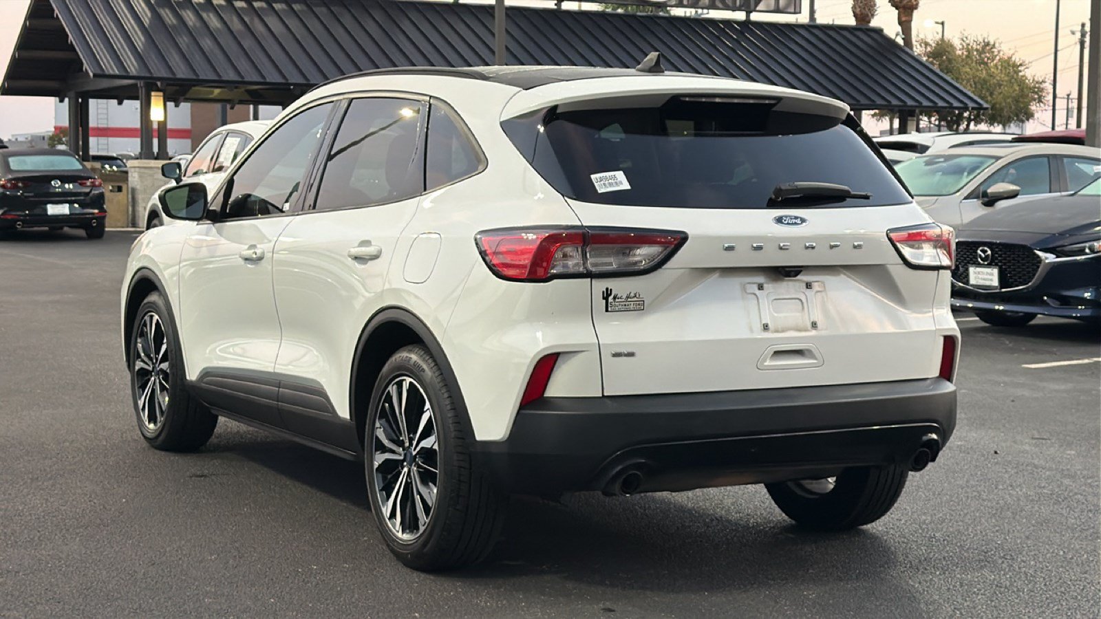 Used 2021 Ford Escape SE w/ SE Sport Appearance Package FWD image 6