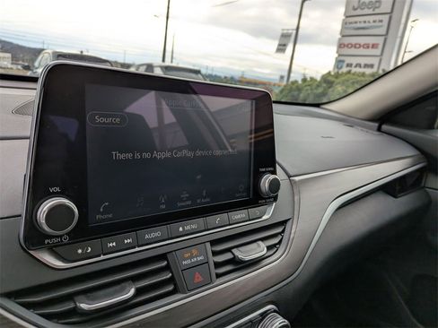 Used 2024 Nissan Altima 2.5 SV image 17