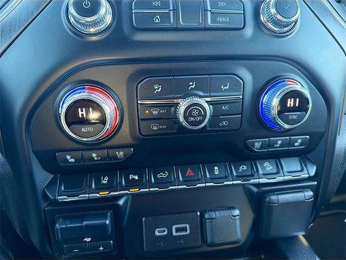Used 2021 GMC Sierra 2500 AT4 w/ AT4 Preferred Package image 17