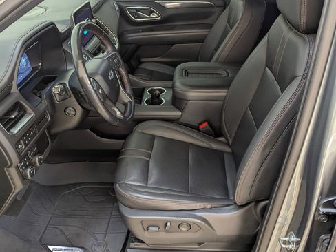 Used 2022 Chevrolet Suburban RST w/ Sport Performance Package image 5