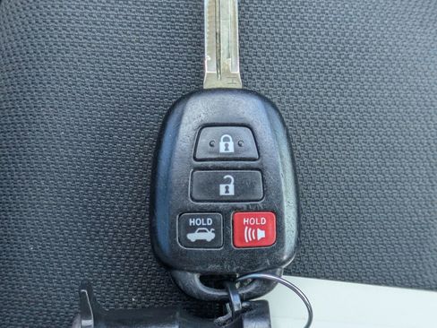 Used 2018 Toyota Corolla LE FWD image 35