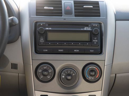Used 2012 Toyota Corolla LE FWD image 16