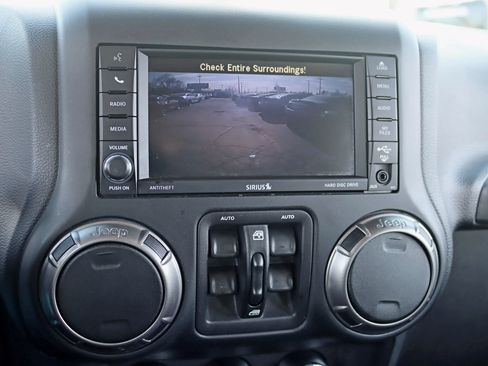 Used 2018 Jeep Wrangler Unlimited Sahara AWD/4WD image 22