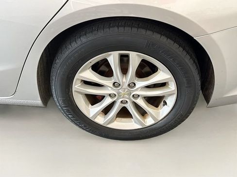 Used 2017 Chevrolet Malibu LT FWD image 30
