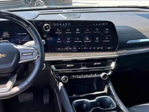Used 2025 Chevrolet Traverse High Country w/ LPO, Floor Liner Package AWD/4WD image 5