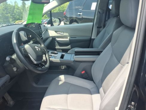 Used 2021 Toyota Sienna Limited AWD/4WD image 7