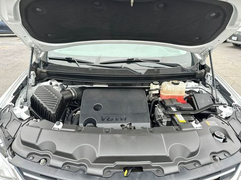 Used 2020 Chevrolet Traverse LT image 28