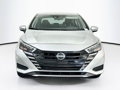 Used 2025 Nissan Versa SV FWD image 2