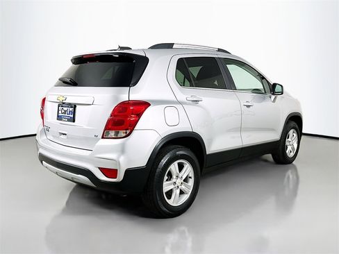 Used 2018 Chevrolet Trax LT w/ LT Convenience Package image 8