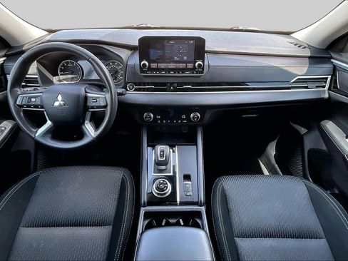Used 2022 Mitsubishi Outlander ES FWD image 16