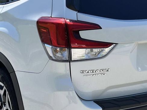 Used 2019 Subaru Forester Premium AWD/4WD image 5