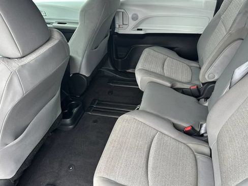Used 2025 Toyota Sienna LE FWD image 16