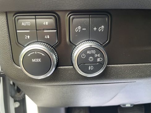 Used 2024 GMC Yukon XL Denali image 27