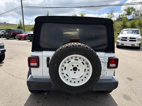 Used 2018 Jeep Wrangler Unlimited Sport S AWD/4WD image 10