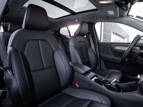 Used 2023 Volvo XC40 B5 Plus w/ Driver Assist Package image 12