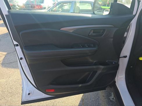 Used 2025 Honda Ridgeline Sport image 17