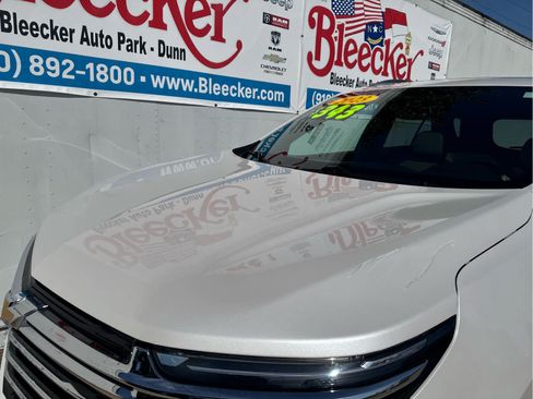Used 2023 Chevrolet Equinox Premier FWD image 9