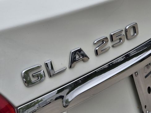 Used 2018 Mercedes-Benz GLA 250 4MATIC image 16