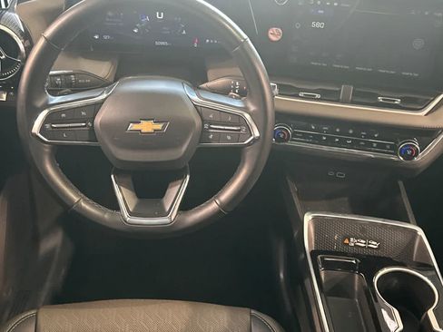 Used 2025 Chevrolet Equinox LT w/ Convenience Package II FWD image 16