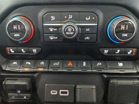 Used 2019 Chevrolet Silverado 1500 High Country image 35